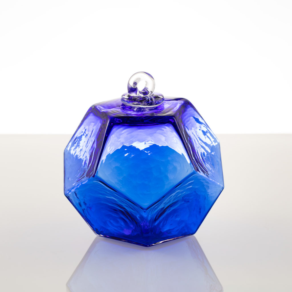 photographie boule de noel verre souffle bleu, packshot produit, photographe rhone alpes, studio photo valence, photographe en rhone alpes, photographe valence